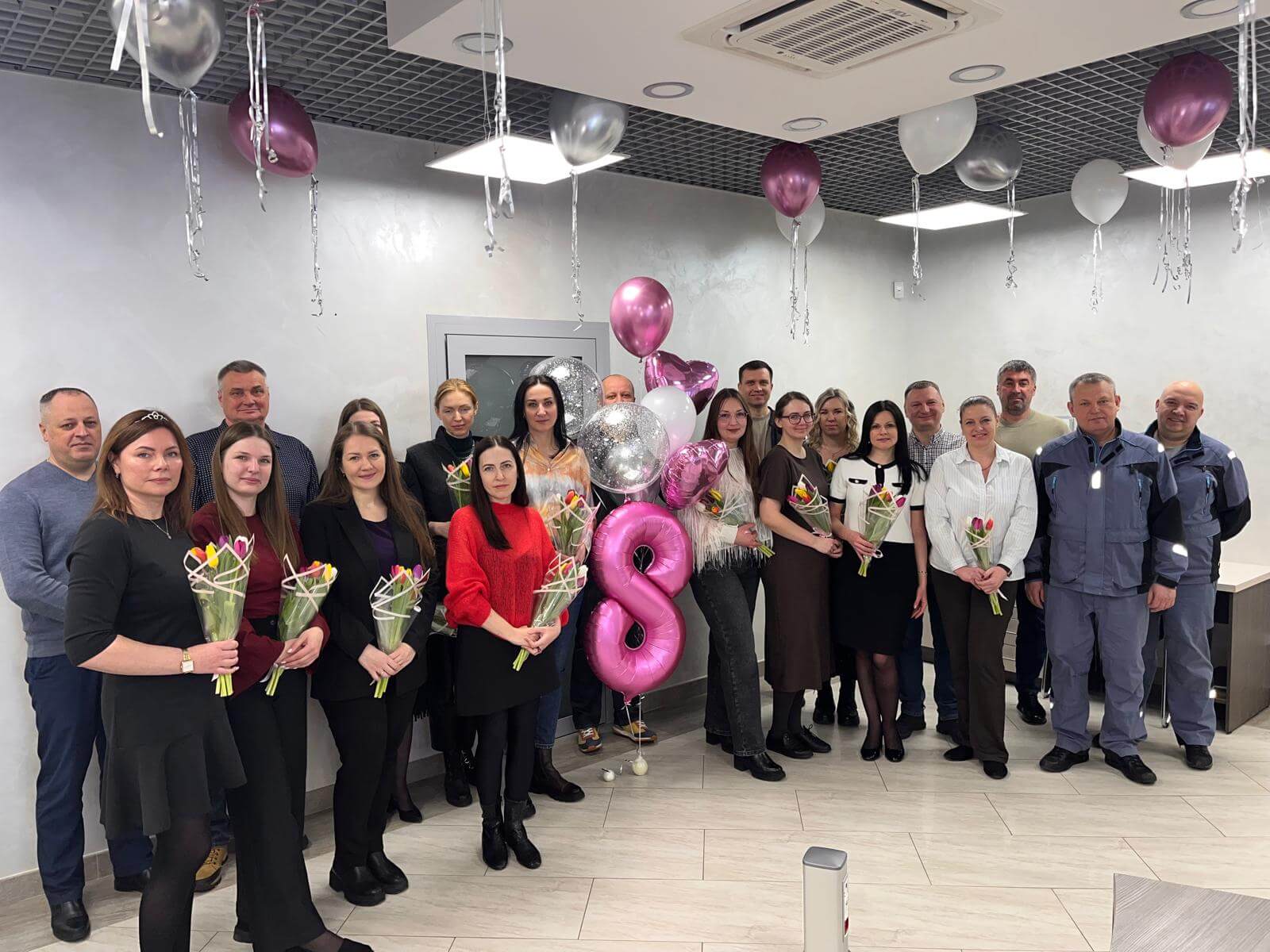 Мужчины ООО «АРМАДА-СТРОЙ» поздравили своих сотрудниц с 8 марта